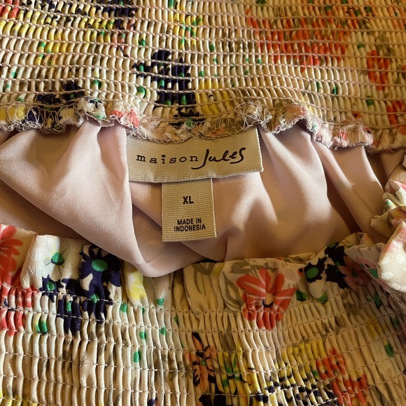 Short ruffle tiered skirt with nice floral patter - Picture 3 of 3